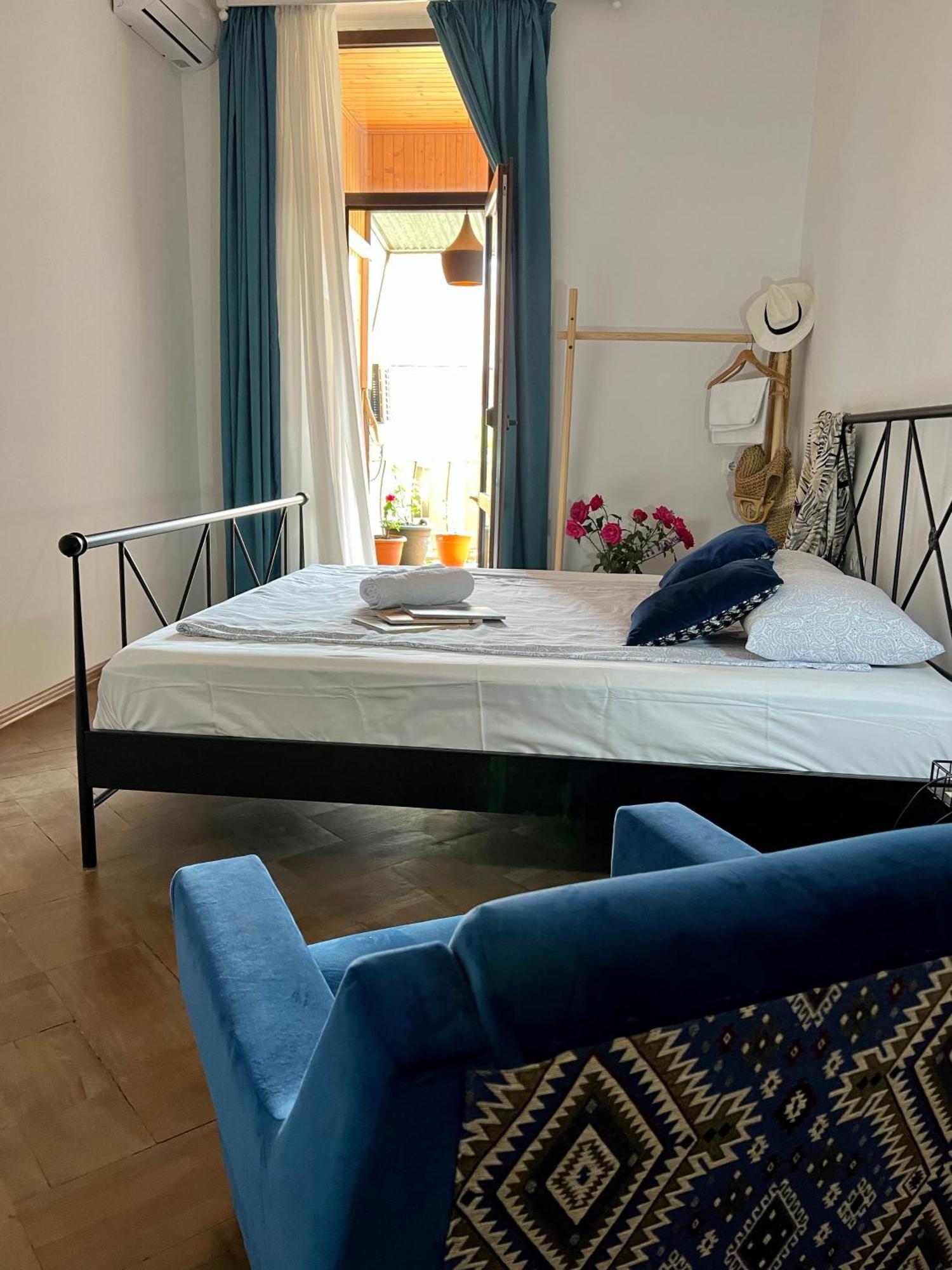 Guest House Third Floor Tbilisi ภายนอก รูปภาพ