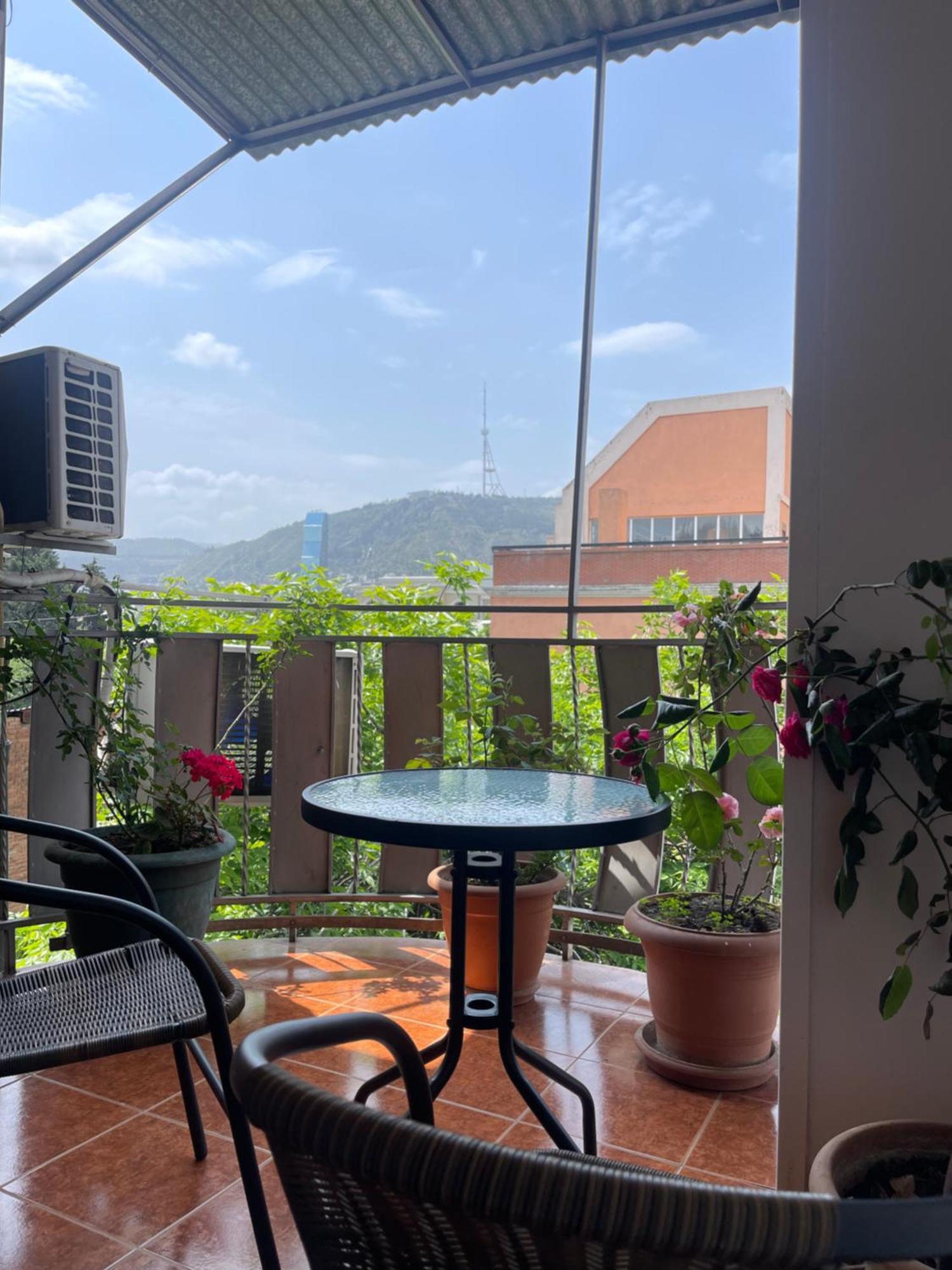 Guest House Third Floor Tbilisi ภายนอก รูปภาพ