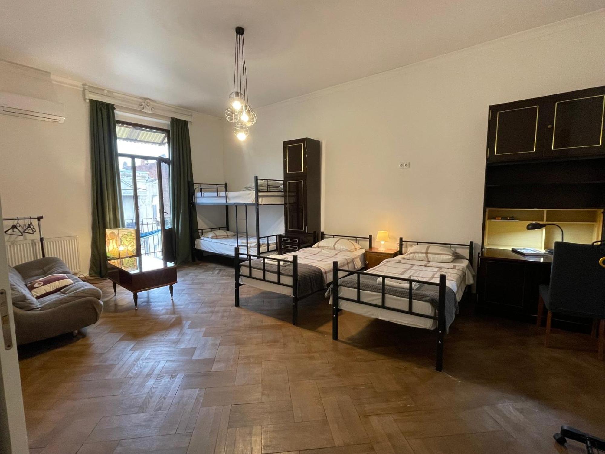 Guest House Third Floor Tbilisi ภายนอก รูปภาพ