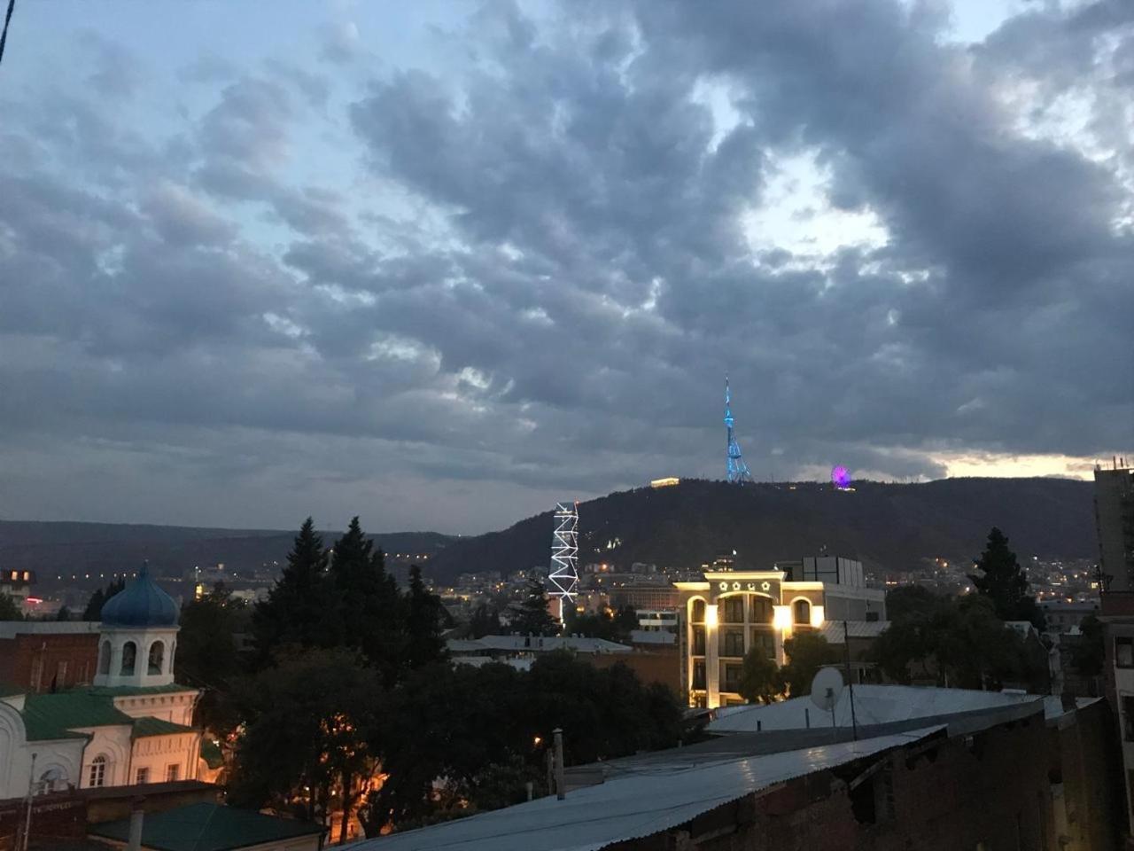 Guest House Third Floor Tbilisi ภายนอก รูปภาพ