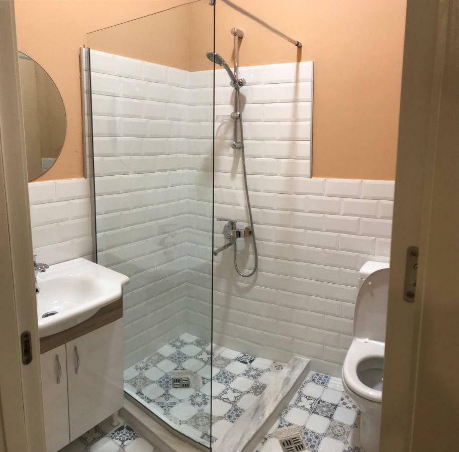 Guest House Third Floor Tbilisi ภายนอก รูปภาพ